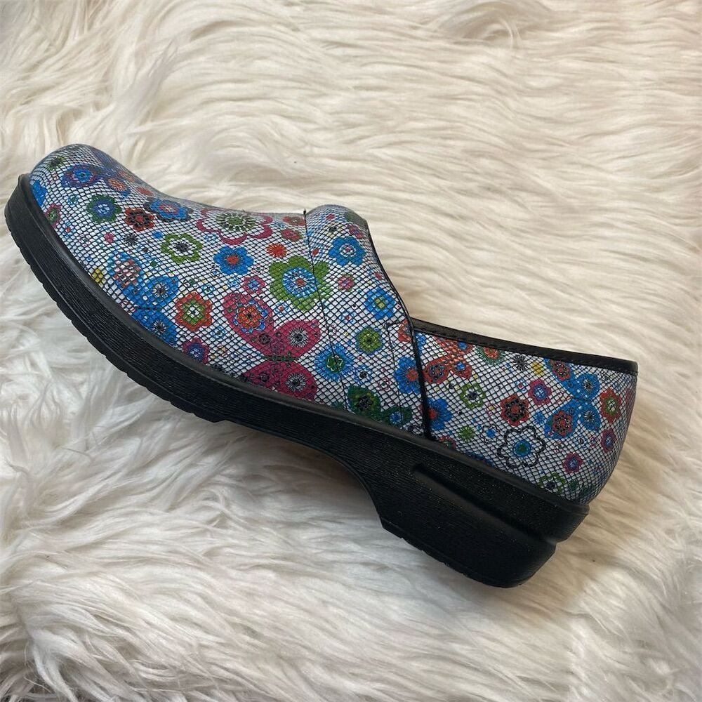 Savvy Women's Floral Slip-On Nursing Shoes Size 9.5 Workwear Casual